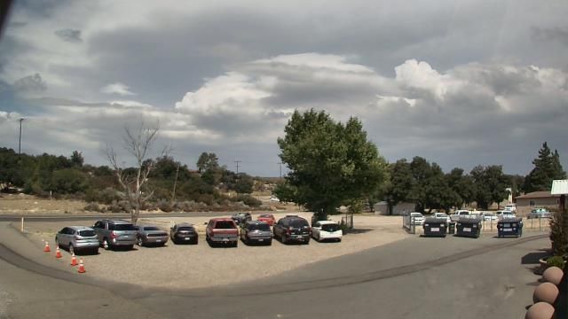 Traffic Cam San Diego › South-West: Clover Flat Elementary School