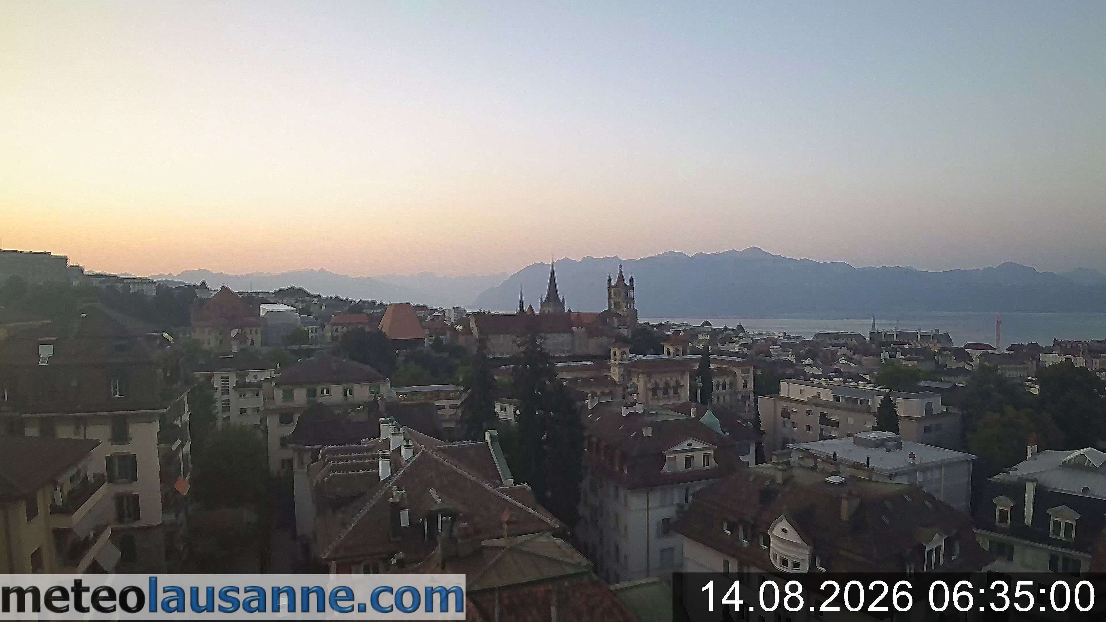 Lausanne › Südosten: Lausanne Cathedral - Lake Geneva - Les Jumelles