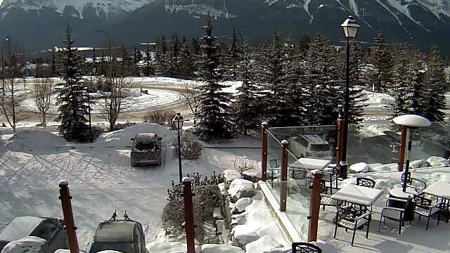 Traffic Cam Canmore › South: Iron Goat Pub & Grill - Elk Run Boulevard - Benchlands Trail