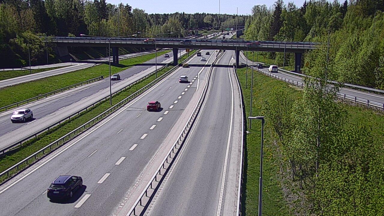 Traffic Cam Espoo: Tie 102 - Sepänkylä - Kehä II
