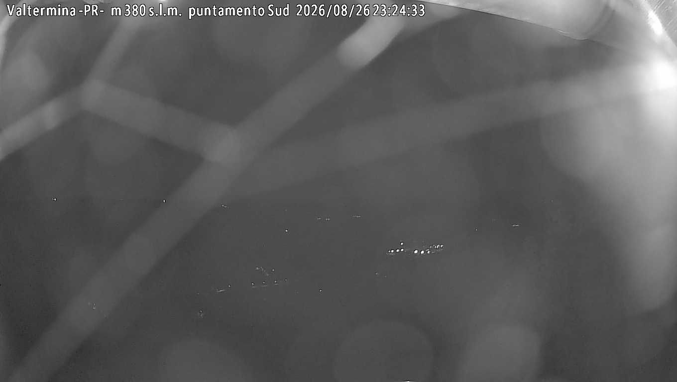 Traffic Cam Neviano degli Arduini › South: Strada Trinzola - Alpe di Succiso - monte Cusna - Monte Ventasso