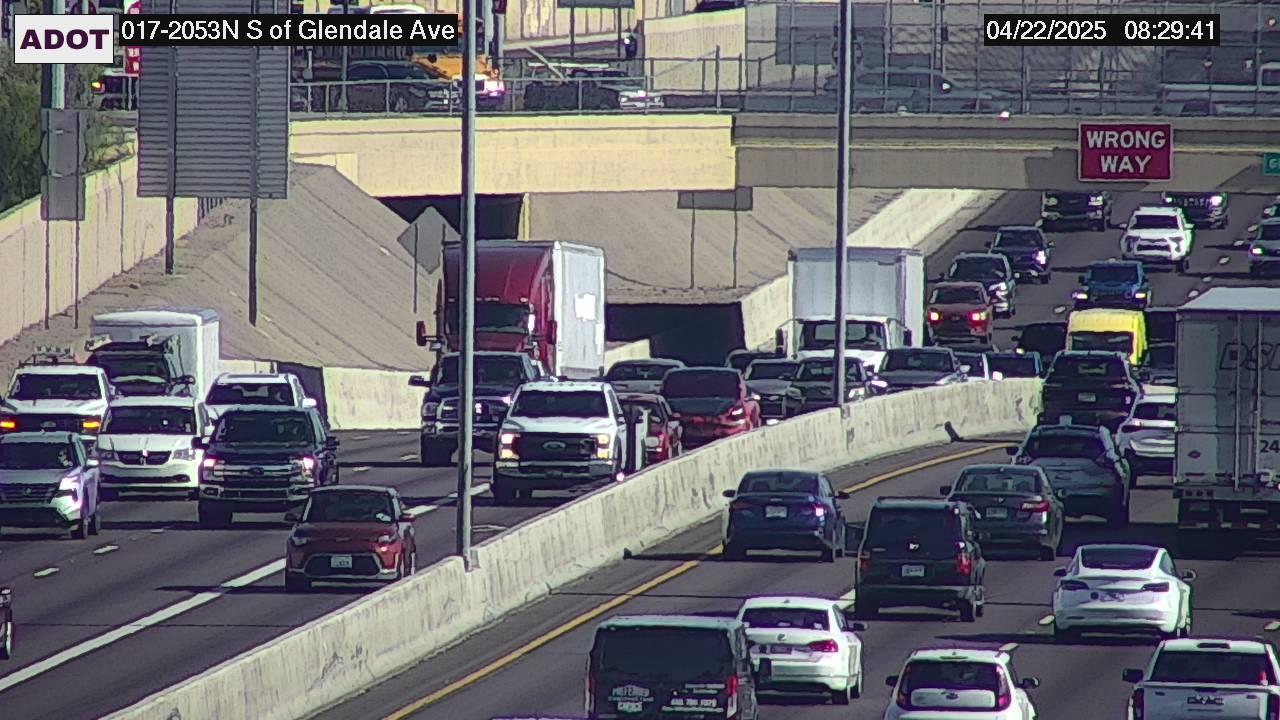 Traffic Cam Alhambra › North: I-17 NB 205.35 @S of Glendale