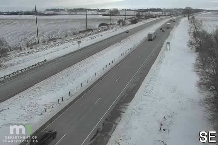 Traffic Cam Faribault: I-35 SB (MP 54.0)
