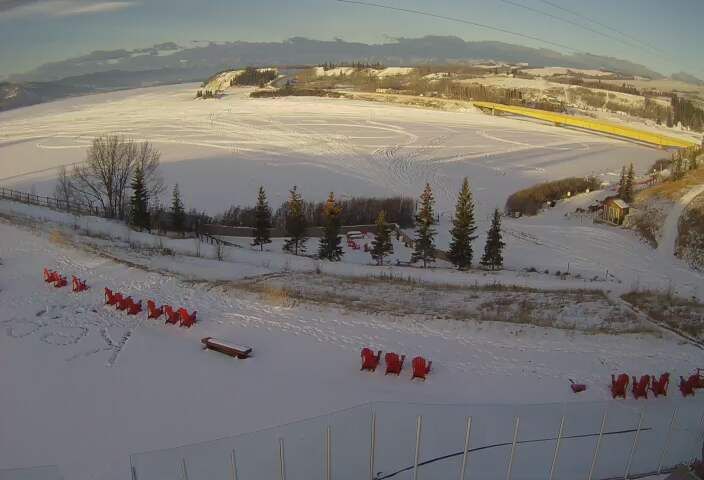 Traffic Cam Cochrane › South-West: CottageClub Ghost Lake