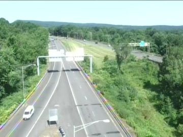 Traffic Cam Meriden › East: I-691 EB - Exit 10 Wilbur Cross Pkwy