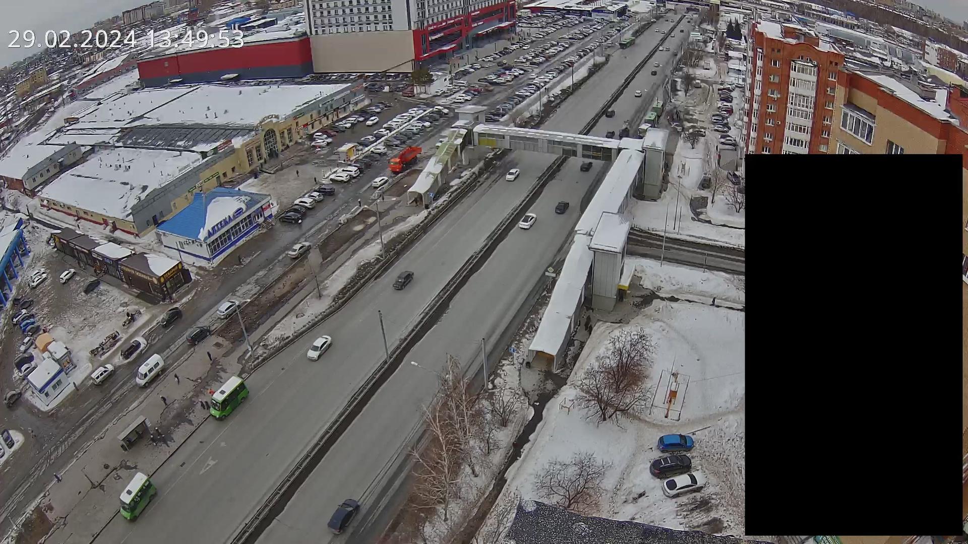 Traffic Cam Tyumen: Мельникайте - В.Гнаровской