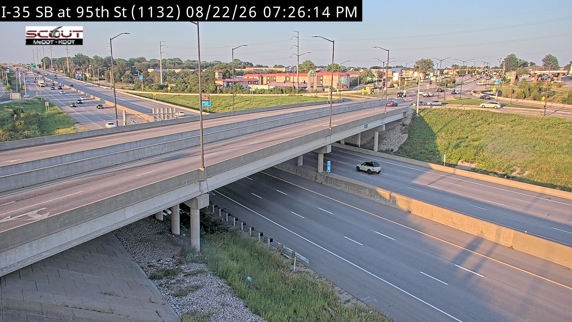 Traffic Cam Lenexa: I- S @ th St