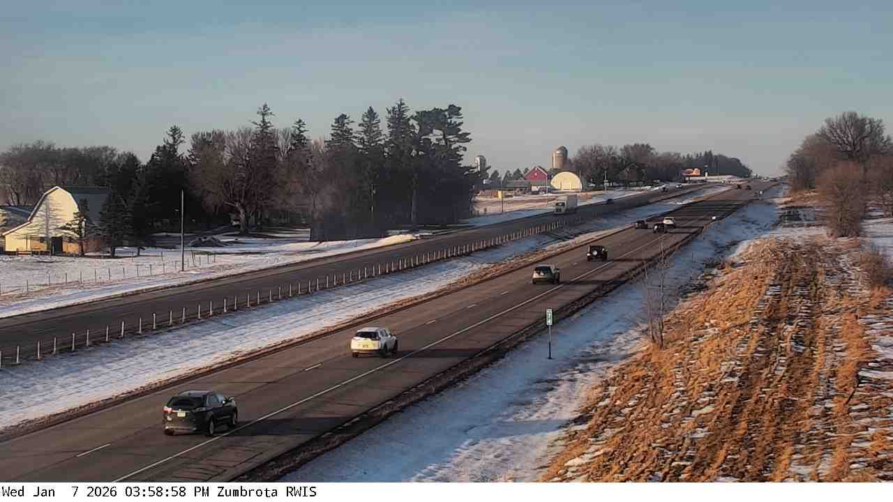Traffic Cam Pine Island: US 52: T.H.52 (Zumbrota - MP 73.9): T.H.52 (Zumbrota - MP 73.9) View
