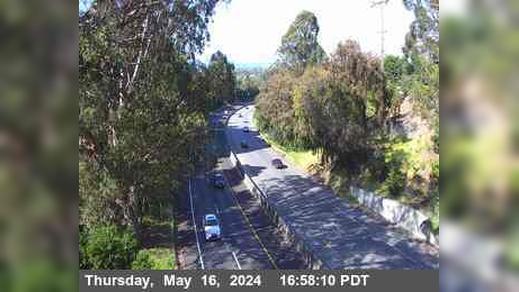 Traffic Cam San Mateo › West: TV455 -- SR-92 : AT JEO W HILLSDALE RD