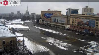 Tageslicht webcam ansicht von Kharkiv: вид на площадь Свободы с ул. Сумской