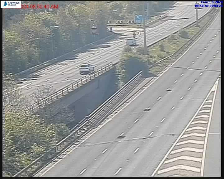 Traffic Cam Abbots Langley: M1 J6