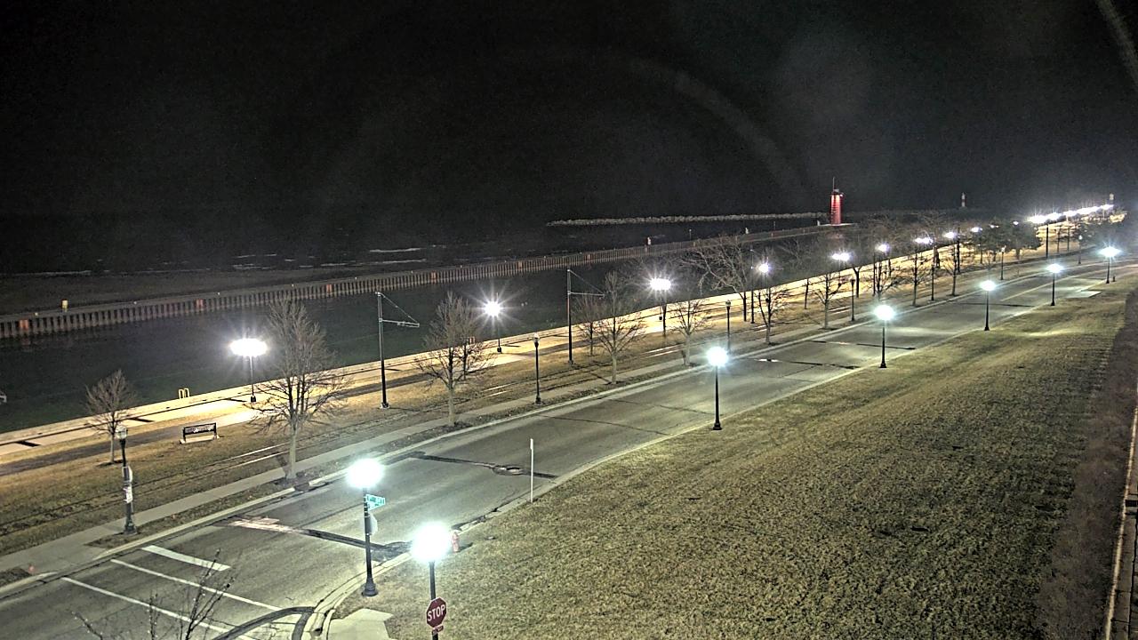 Traffic Cam Kenosha: Lake Michigan