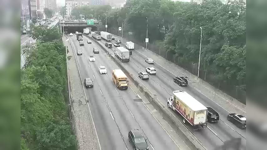 Traffic Cam New York › North: I-95 at Marmion Avenue