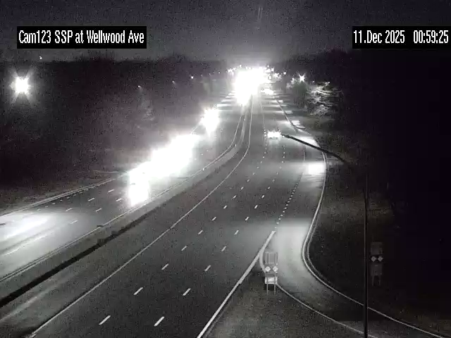 Traffic Cam Huntington: SSP at Exit 35 (Wellwood Ave)