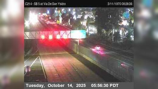 Traffic Cam San Ysidro › South: C214) SB 5 : Via De