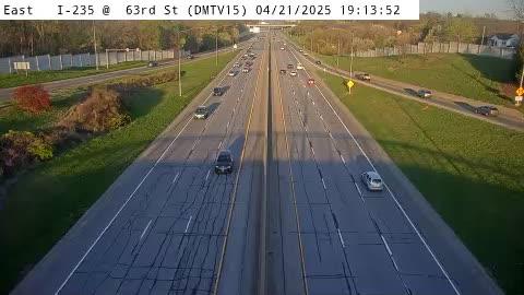 Traffic Cam Windsor Heights: DM - I-235 @ 63rd St (15)