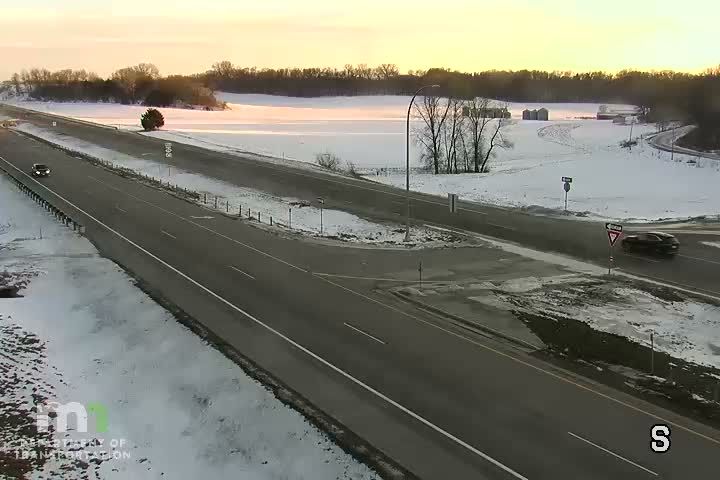 Traffic Cam Hampton: T.H.52 NB @ Fischer Ave (MP 103.8)