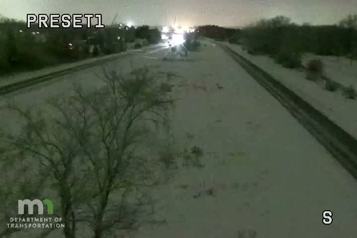 Traffic Cam Lino Lakes: I-35E N-S N of Co Rd J