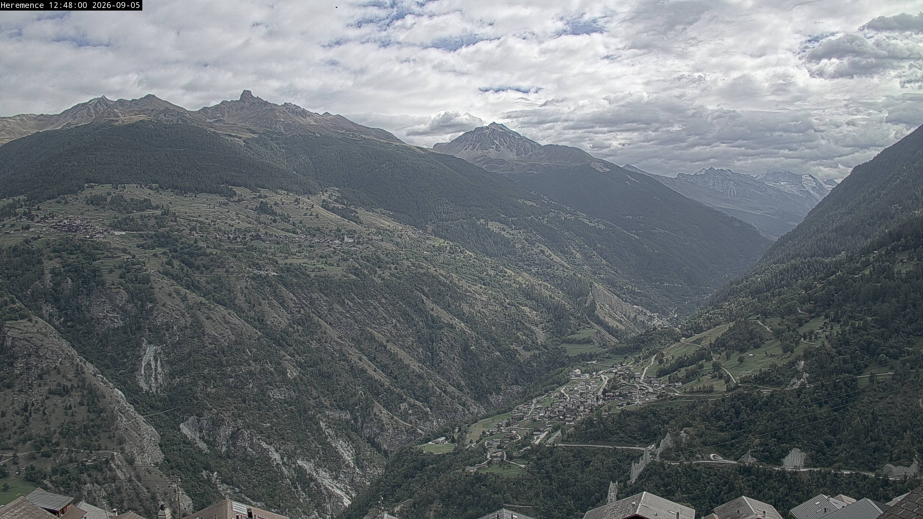 Hérémence: Euseigne, Pyramides d'Euseigne - Euseigne, Village - Saint-Martin - Val d’Hérens - Dent Blanche