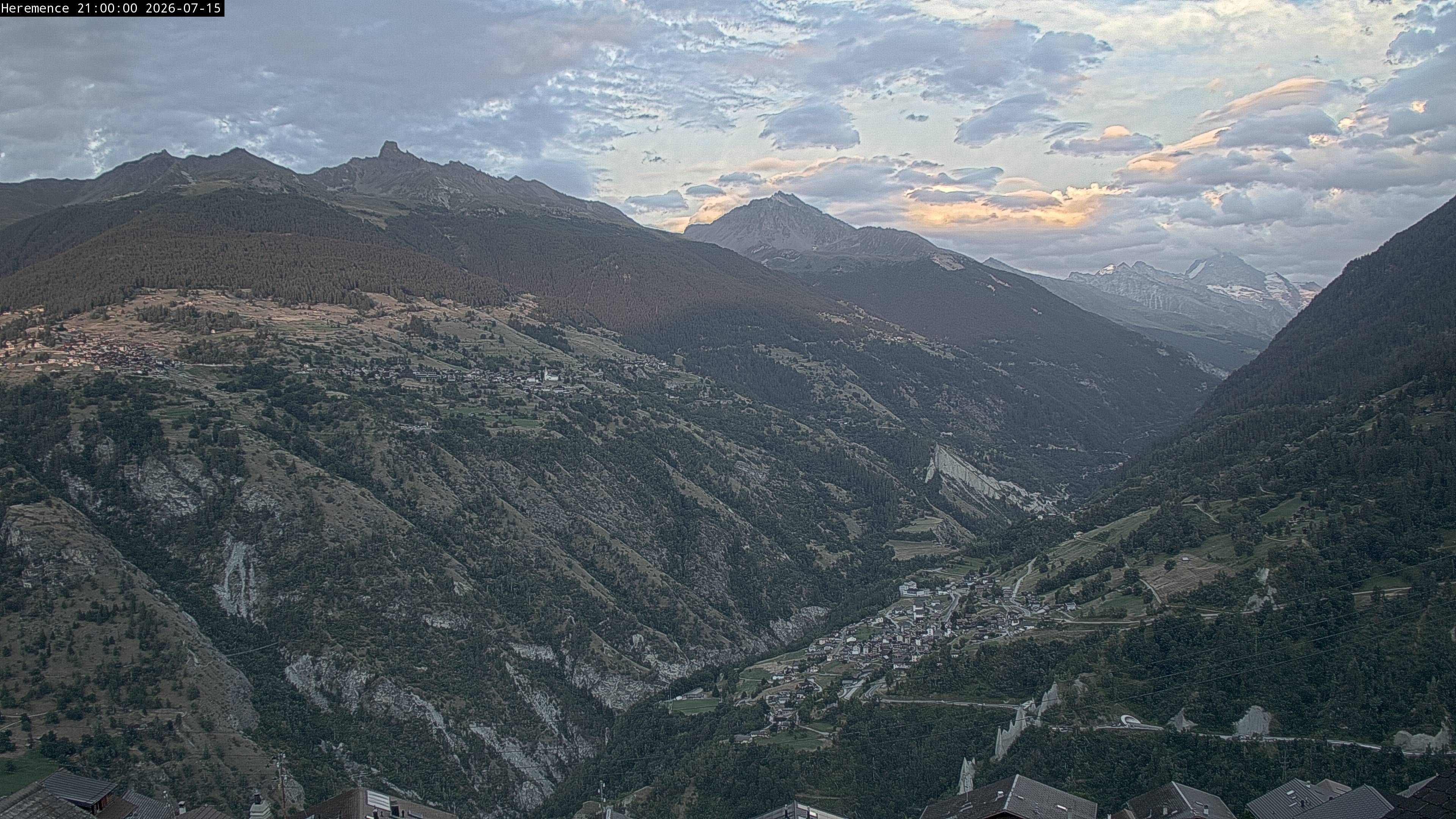 Hérémence: Euseigne, Pyramides d'Euseigne - Euseigne, Village - Saint-Martin - Val d’Hérens - Dent Blanche