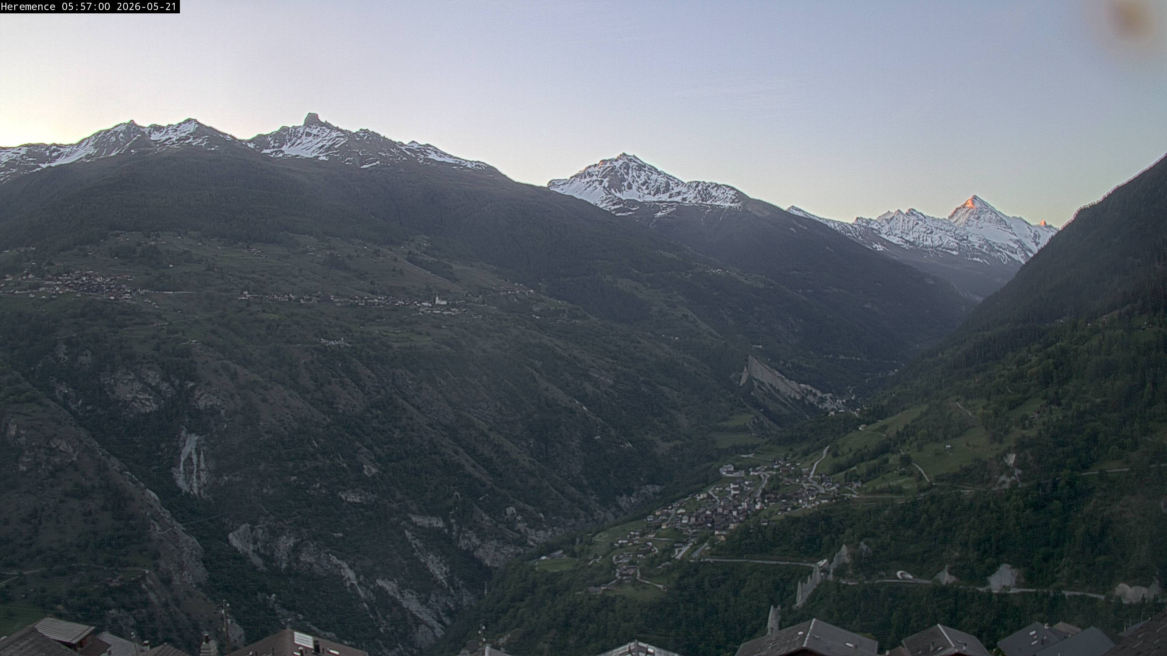 Hérémence: Euseigne, Pyramides d'Euseigne - Euseigne, Village - Saint-Martin - Val d’Hérens - Dent Blanche