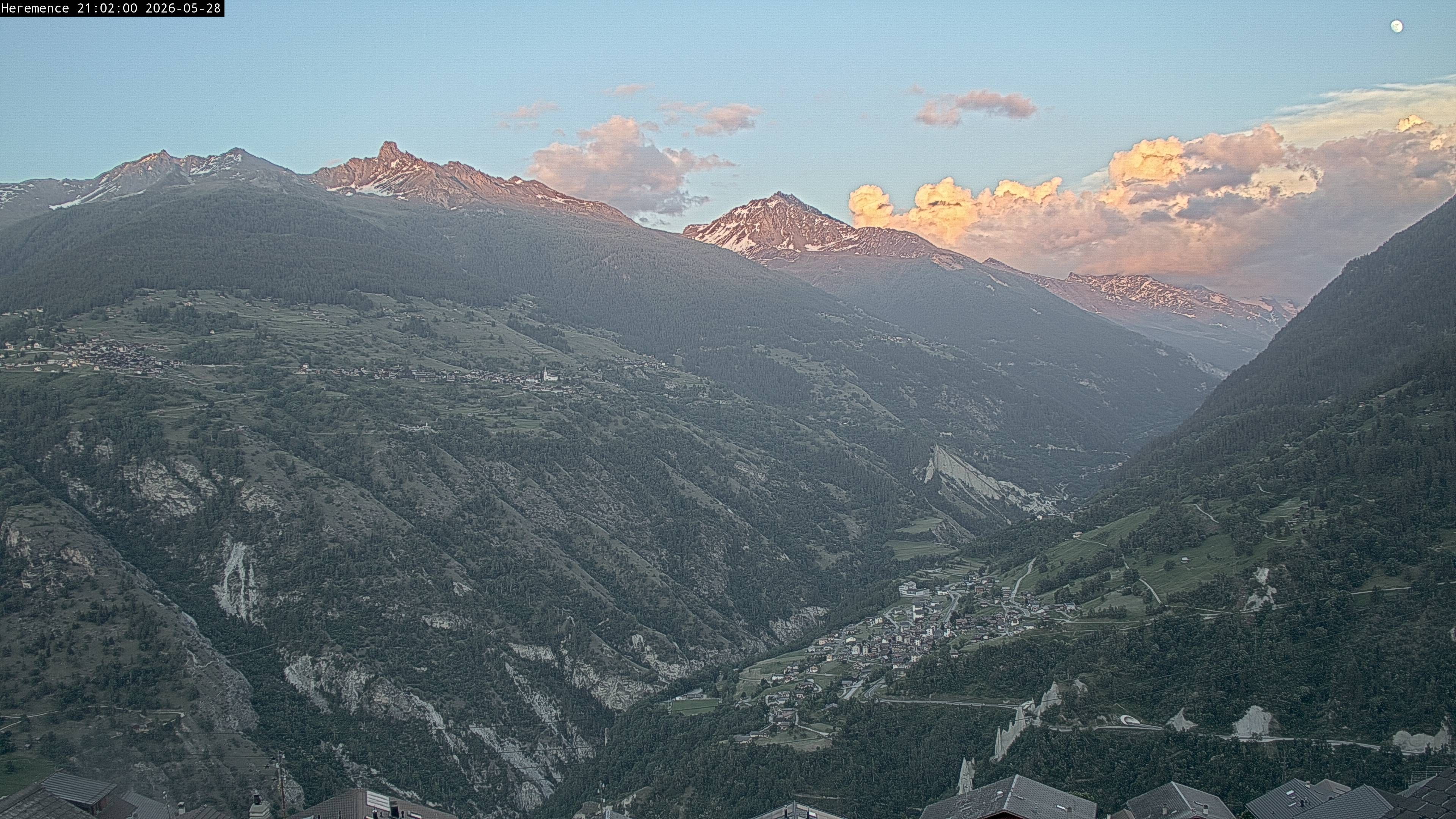 Hérémence: Euseigne, Pyramides d'Euseigne - Euseigne, Village - Saint-Martin - Val d’Hérens - Dent Blanche