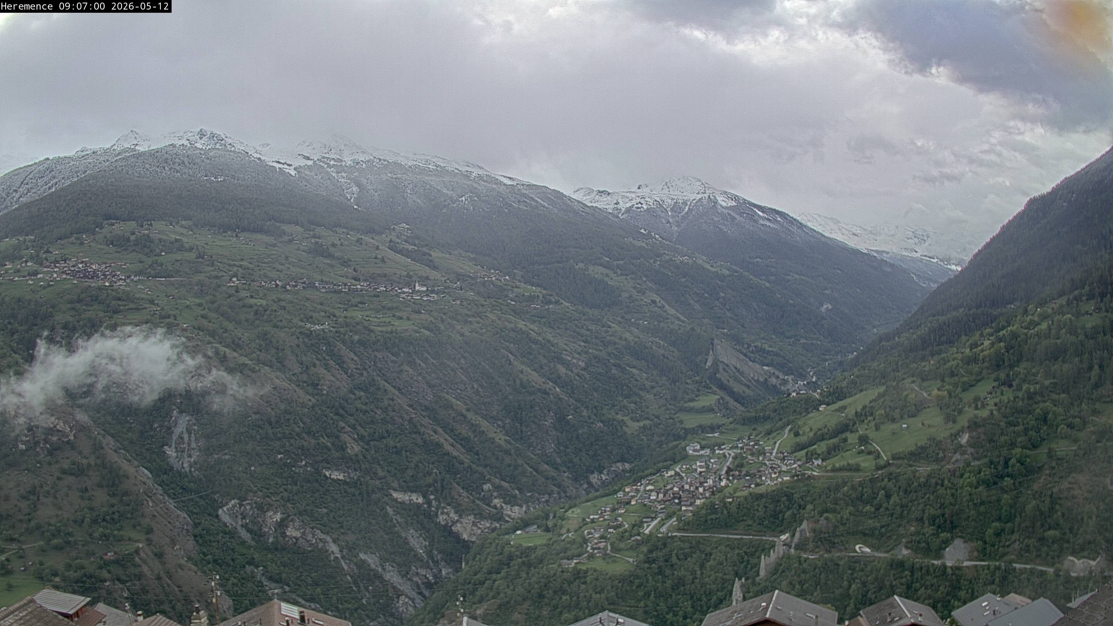 Hérémence: Euseigne, Pyramides d'Euseigne - Euseigne, Village - Saint-Martin - Val d’Hérens - Dent Blanche