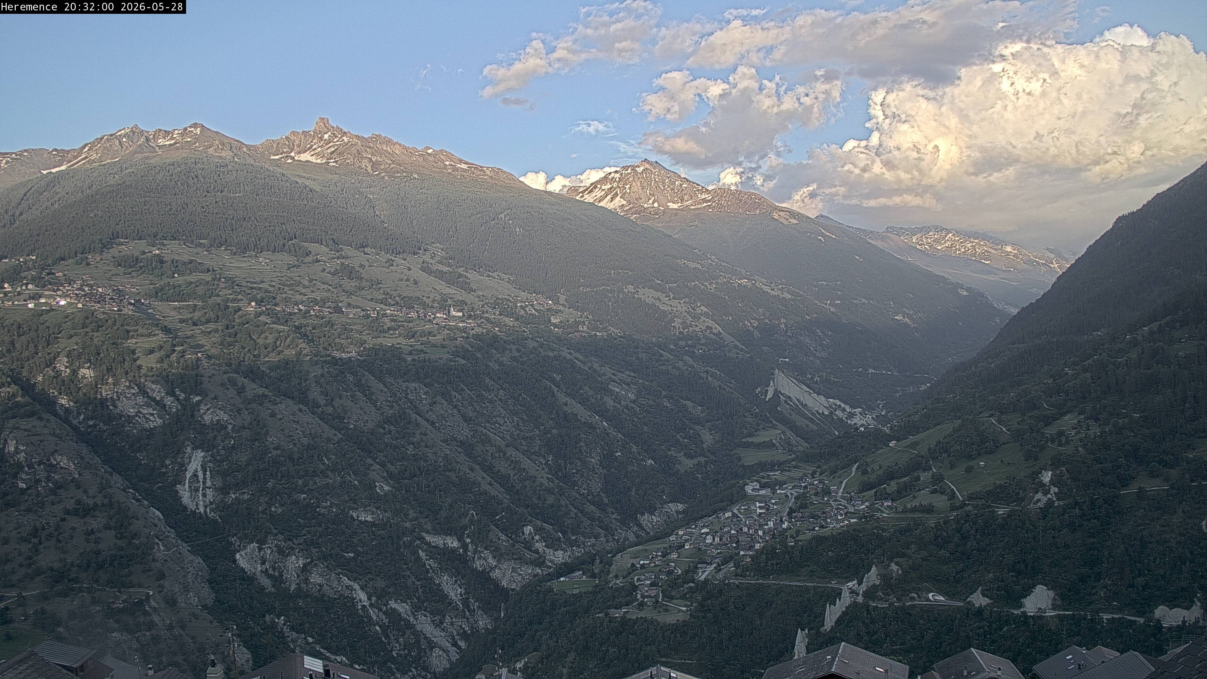 Hérémence: Euseigne, Pyramides d'Euseigne - Euseigne, Village - Saint-Martin - Val d’Hérens - Dent Blanche
