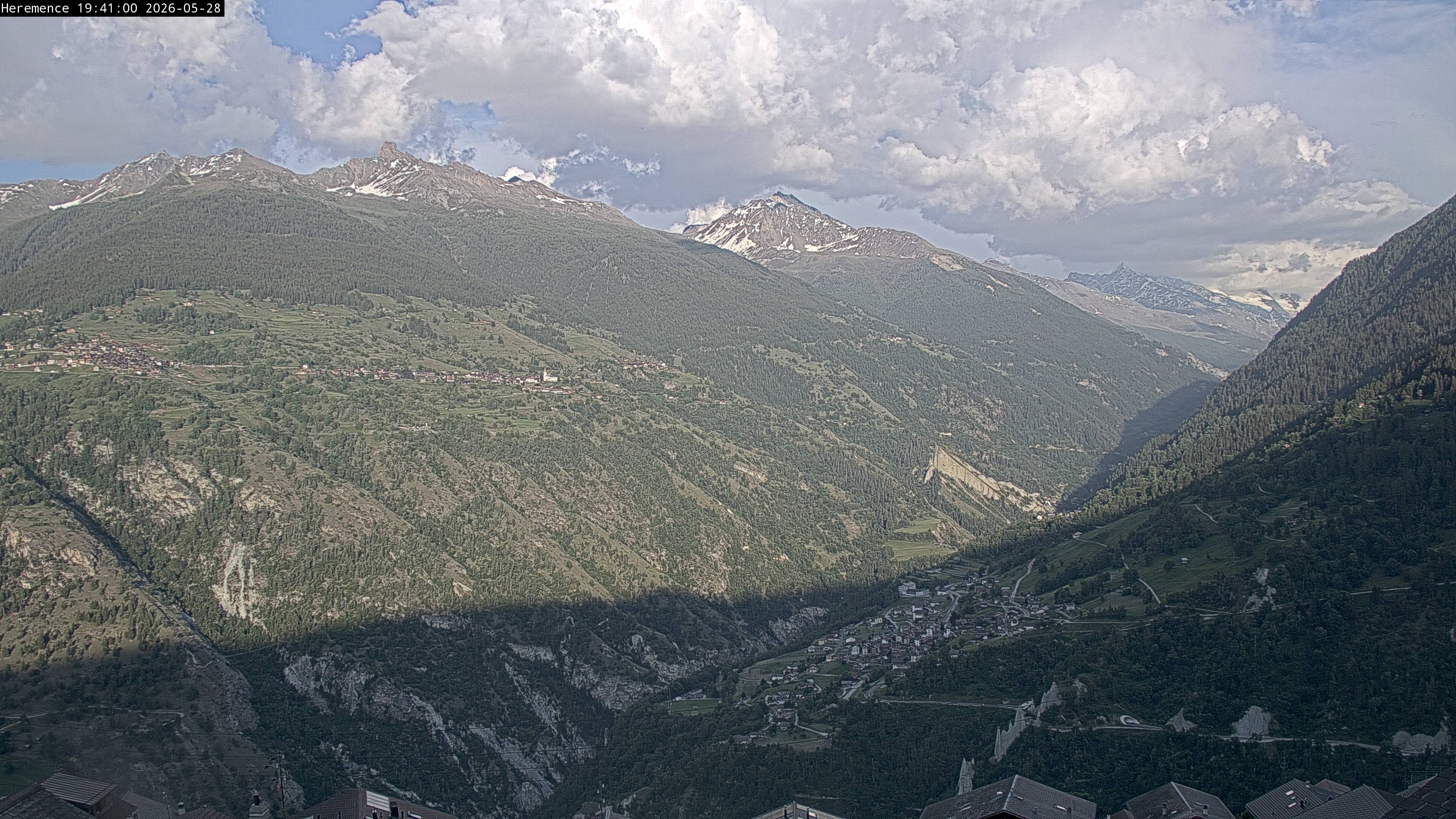 Hérémence: Euseigne, Pyramides d'Euseigne - Euseigne, Village - Saint-Martin - Val d’Hérens - Dent Blanche