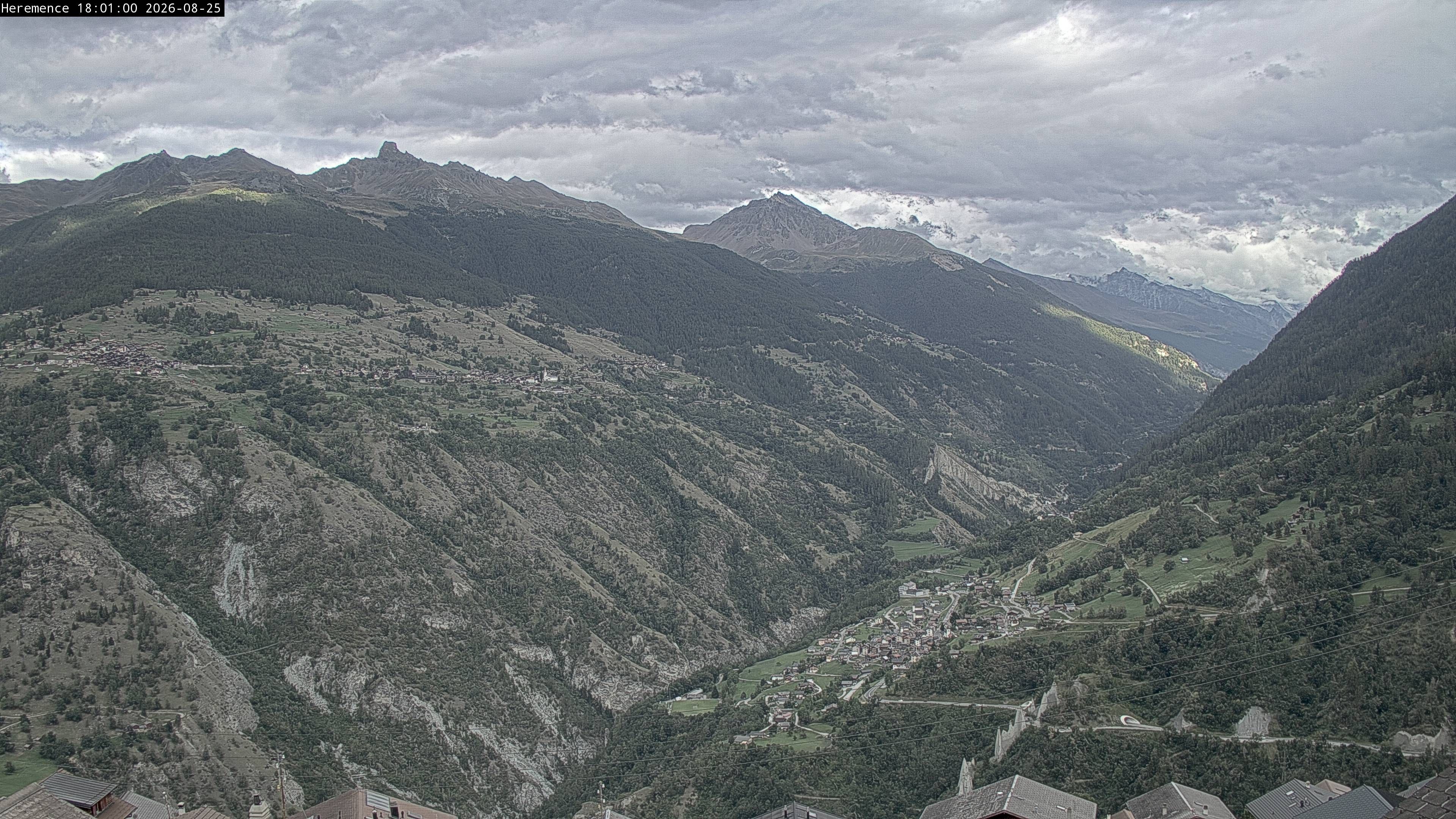 Hérémence: Euseigne, Pyramides d'Euseigne - Euseigne, Village - Saint-Martin - Val d’Hérens - Dent Blanche