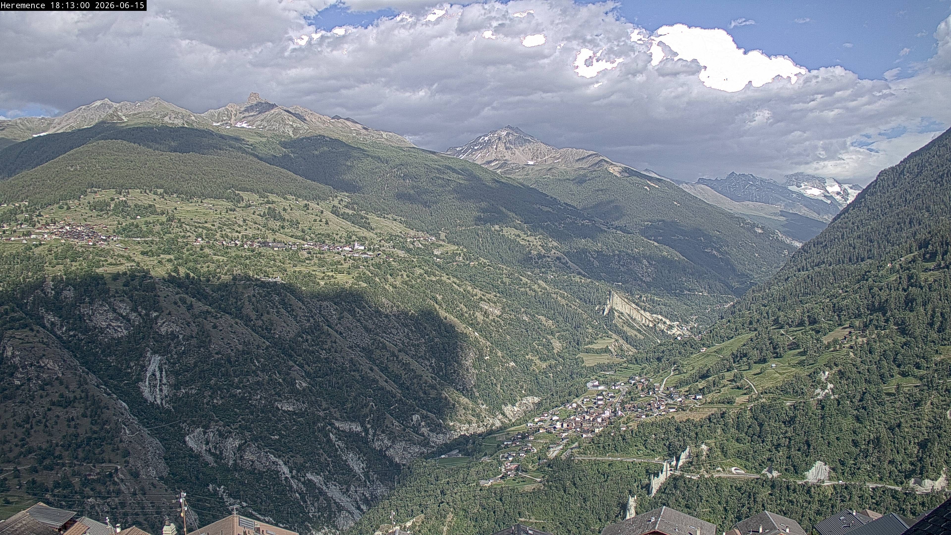 Hérémence: Euseigne, Pyramides d'Euseigne - Euseigne, Village - Saint-Martin - Val d’Hérens - Dent Blanche