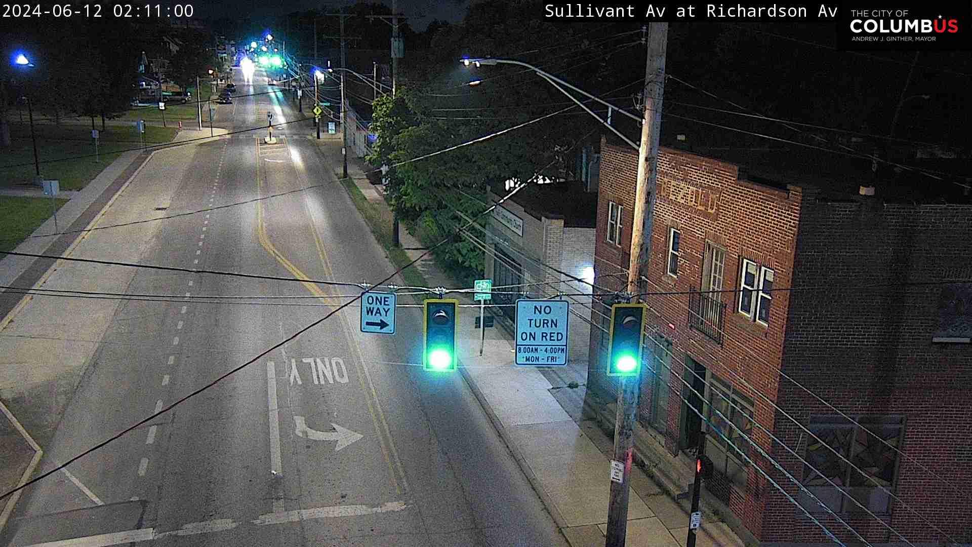 Traffic Cam Hilltop: City of Columbus) Sullivant Ave at Richadson Ave