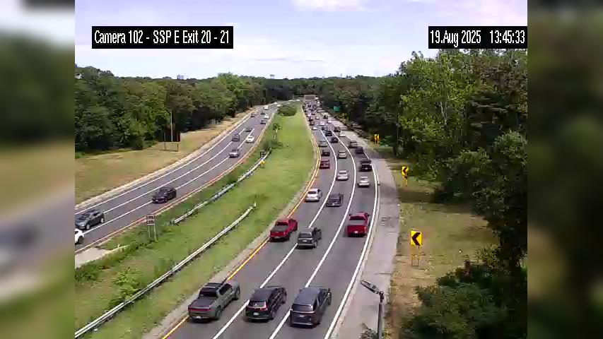 Traffic Cam Valley Stream › East: SSP between Exits 20(Grand Ave.) and Exit 21(Nassau Rd