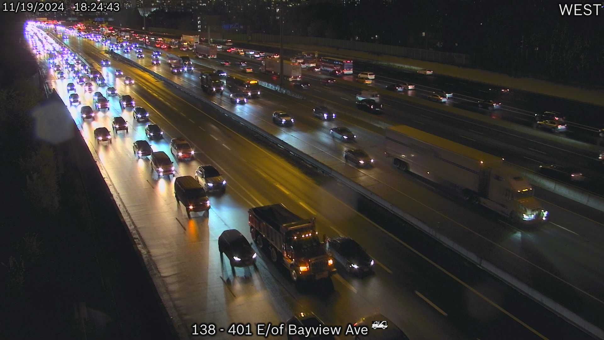 Traffic Cam Concord Park Place: Highway 401 east of Bayview Avenue
