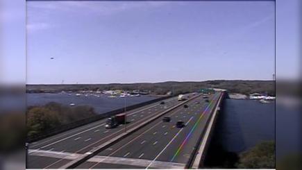 Traffic Cam Old Lyme: CAM 189 - I-95 SB Exit 70 - Rt. 1 & 156 (Neck Rd)