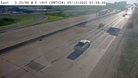 Traffic Cam Marquisville: DM - I-35/80 @ E 14th (24)