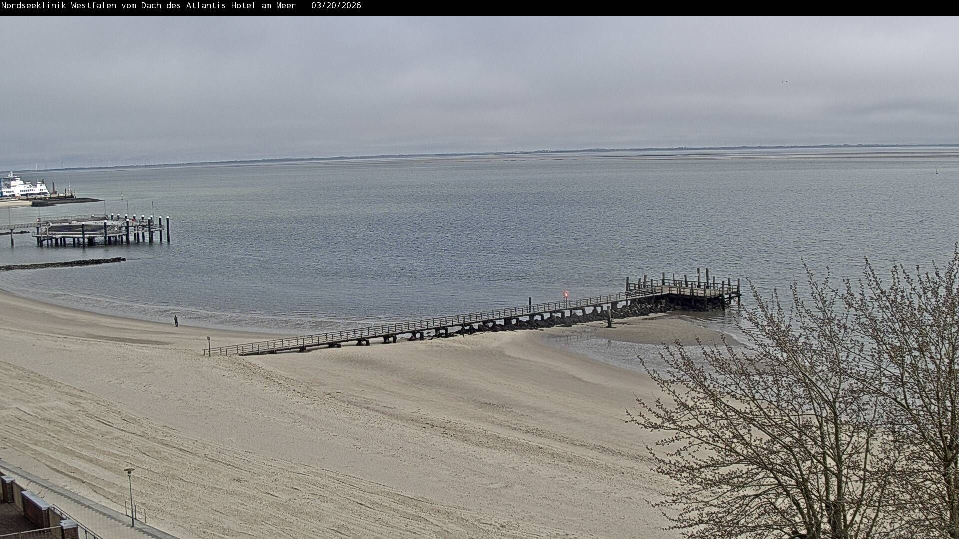 Traffic Cam Wyk auf Fohr: Wyk, Strand - Hafeneinfahrt; Atlantis-Hotel