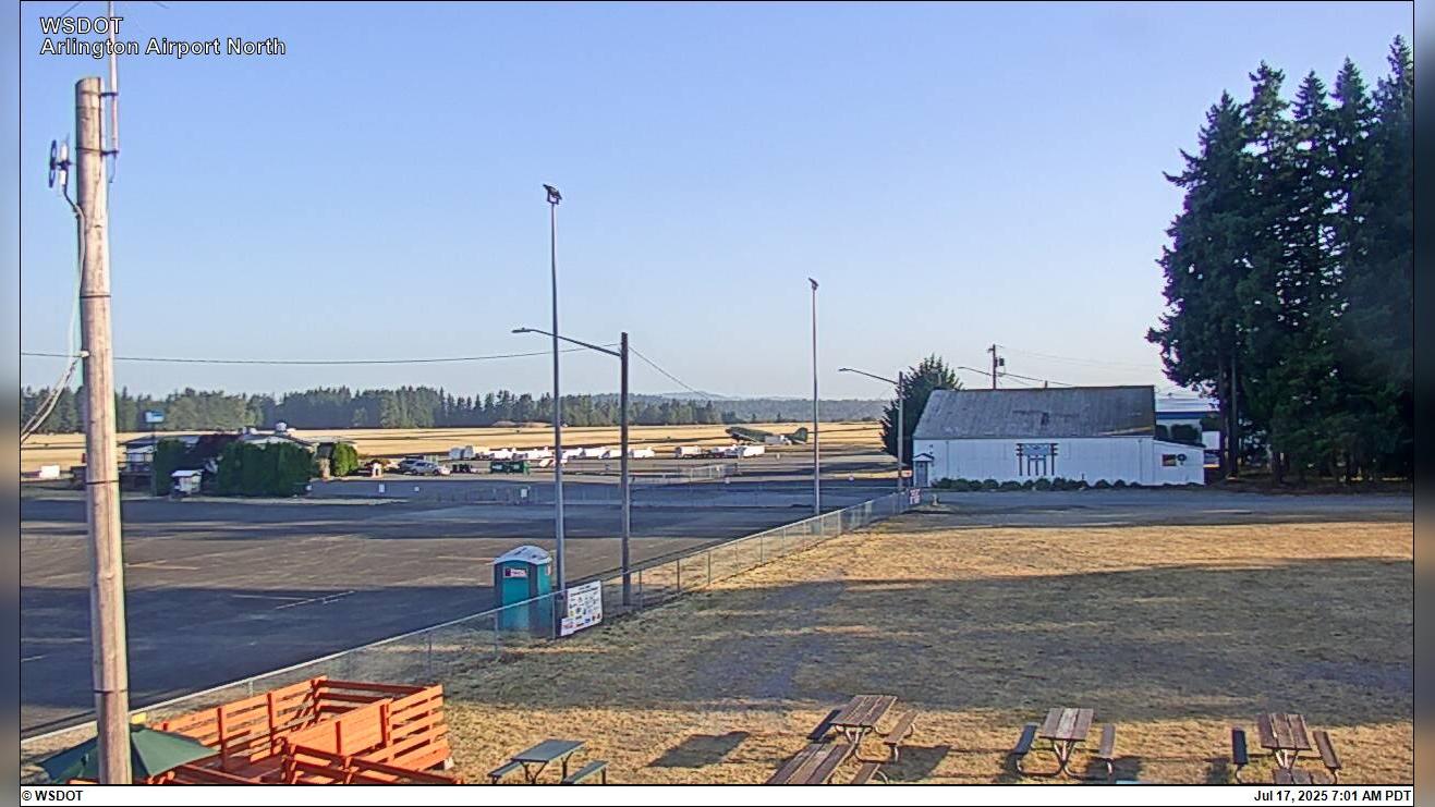 Arlington Airport North: Traffic and Landscape Webcam