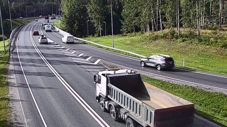 Traffic Cam Espoo: Tie 102 - Klovi - Kehä II