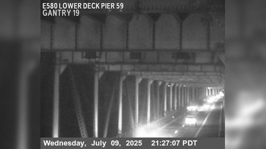 Traffic Cam Richmond › East: TVR42 -- I-580 : Lower Deck Pier