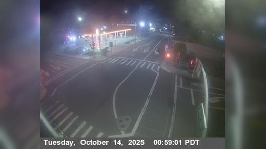 Traffic Cam Eureka: US-101 - 4th & V - Looking North