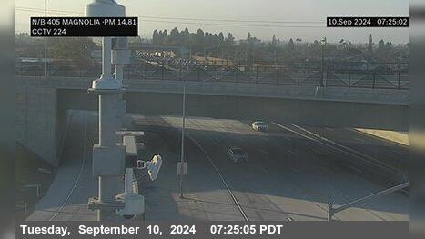 Traffic Cam Fountain Valley › North: I-405 : Magnolia