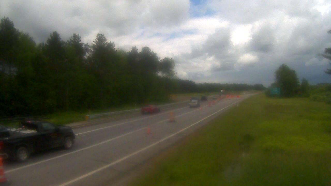 Traffic Cam Waterville › North: I-95 Mile 124 NB