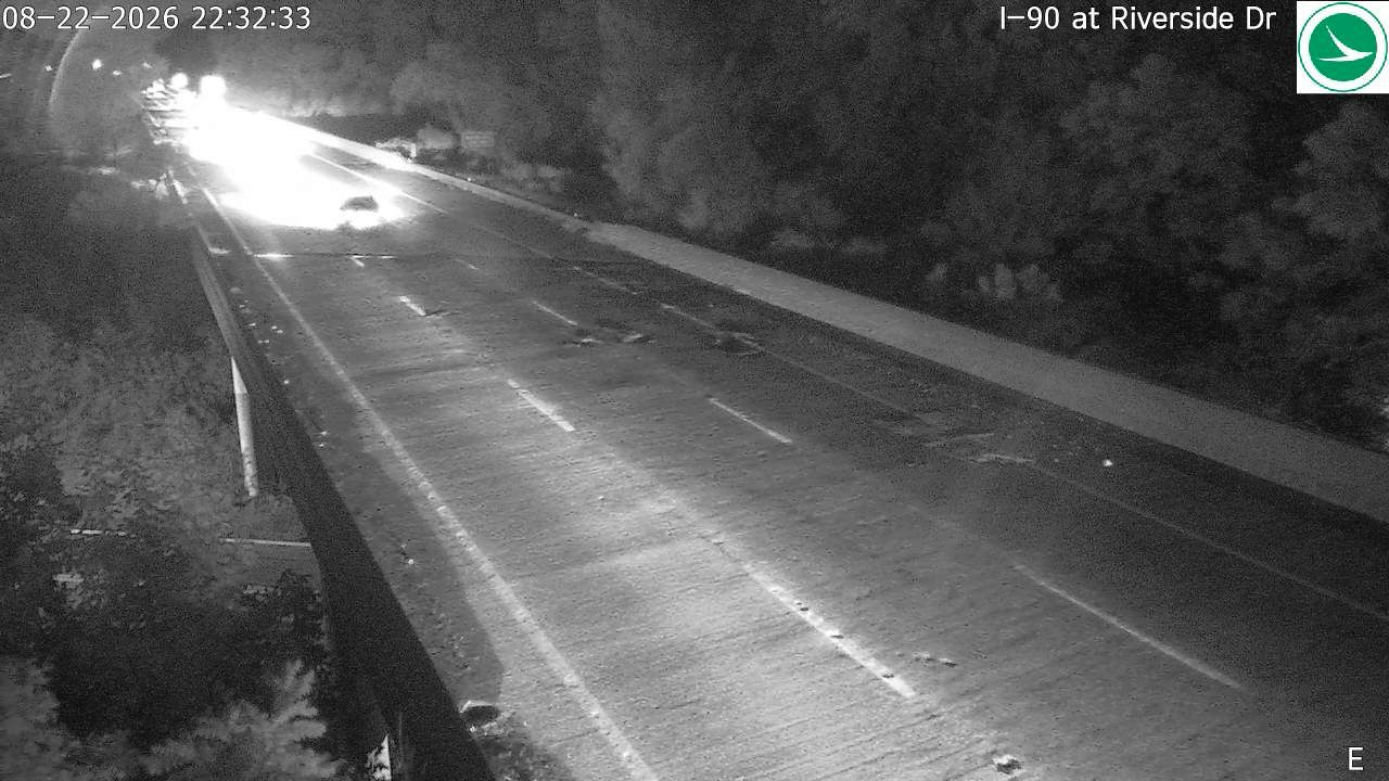Traffic Cam Willoughby: I-90 at Riverside Dr