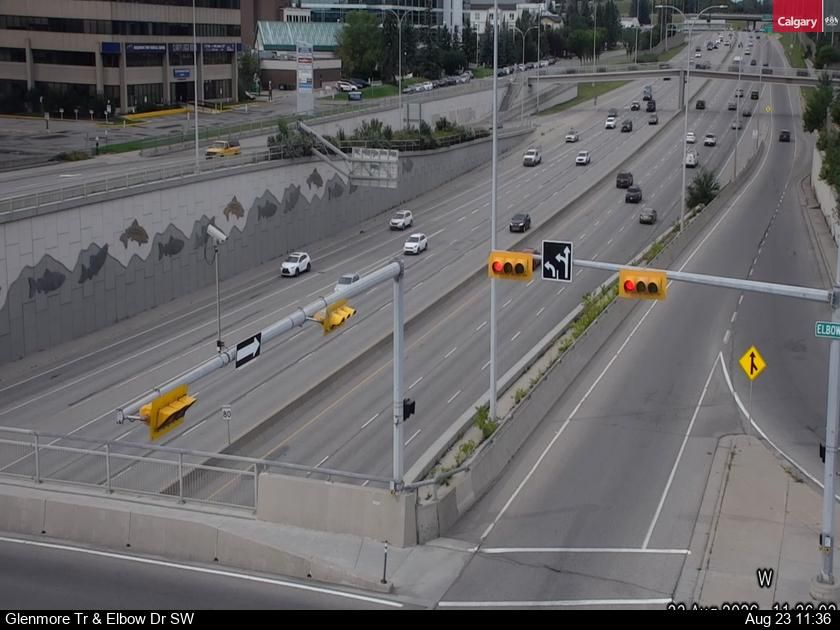 Traffic Cam Kelvin Grove: Glenmore Trail - Elbow Drive SW (East)