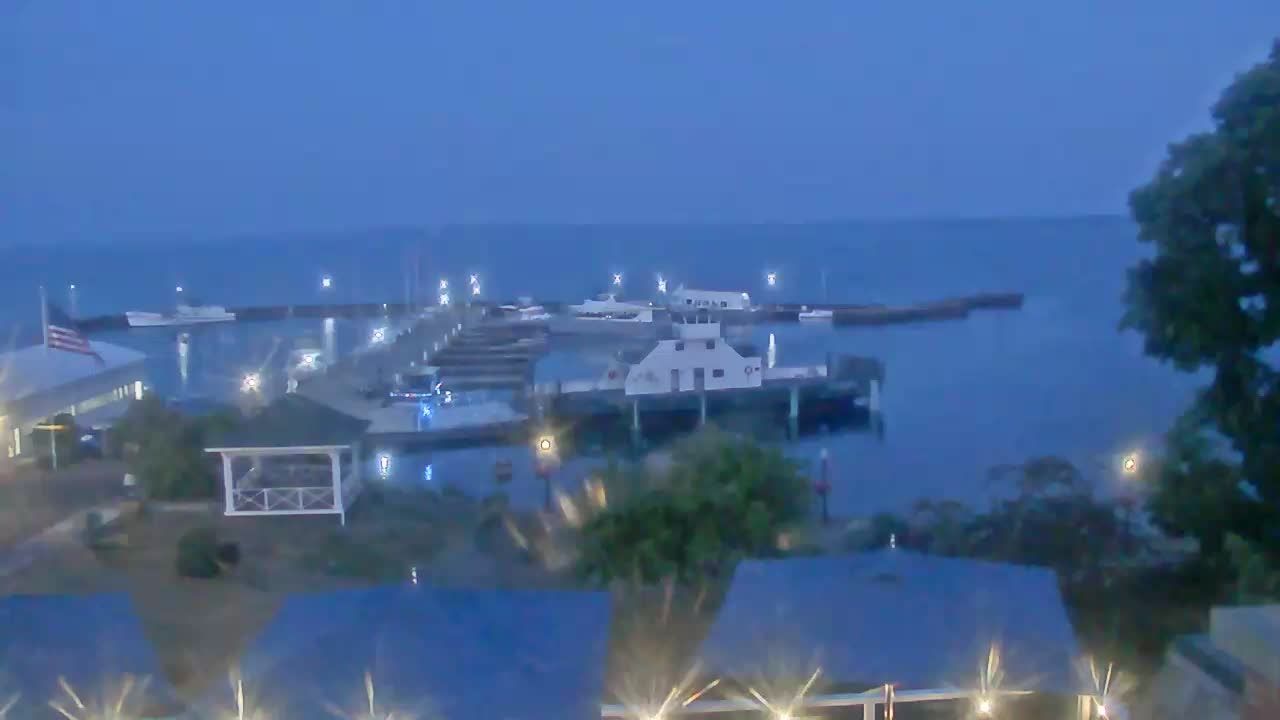 Traffic Cam Bayfield › East: Lake Superior