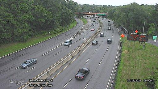 Traffic Cam Bronxville › North: Bronx River Parkway at Sprain Brook Parkway