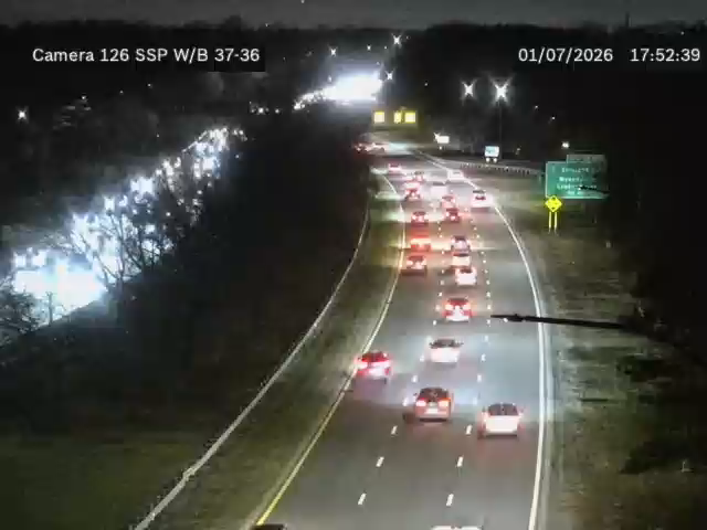 Traffic Cam Huntington › East: SSP between Exit 37 (Belmont Ave) and Exit 36 (Straight Path