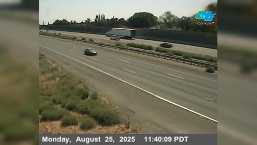 Traffic Cam Tracy › South: WB I-205 MacArthur Drive RWIS