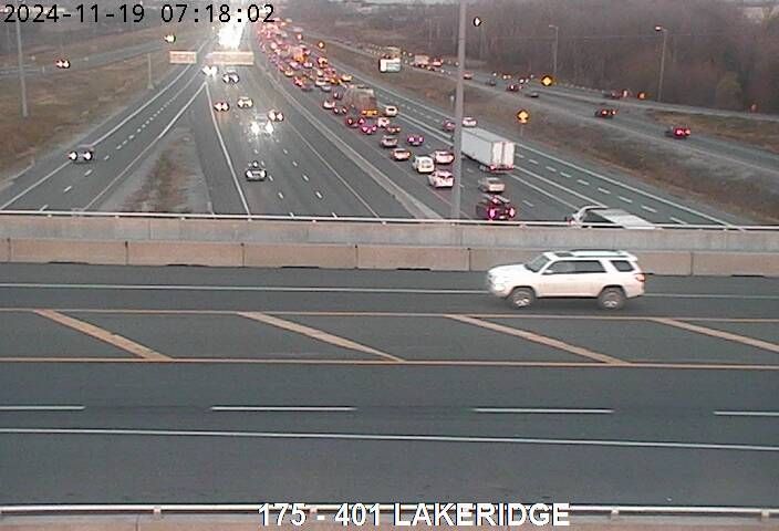 Traffic Cam Ajax: 401 Near Lakeridge Road